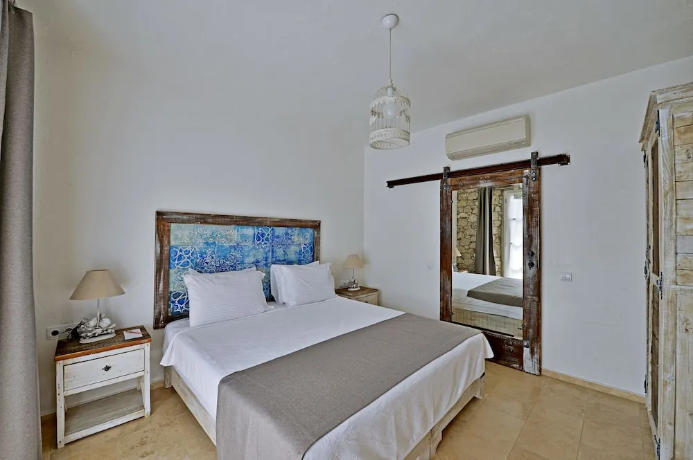 Classic Tek Büyük Yataklı Oda