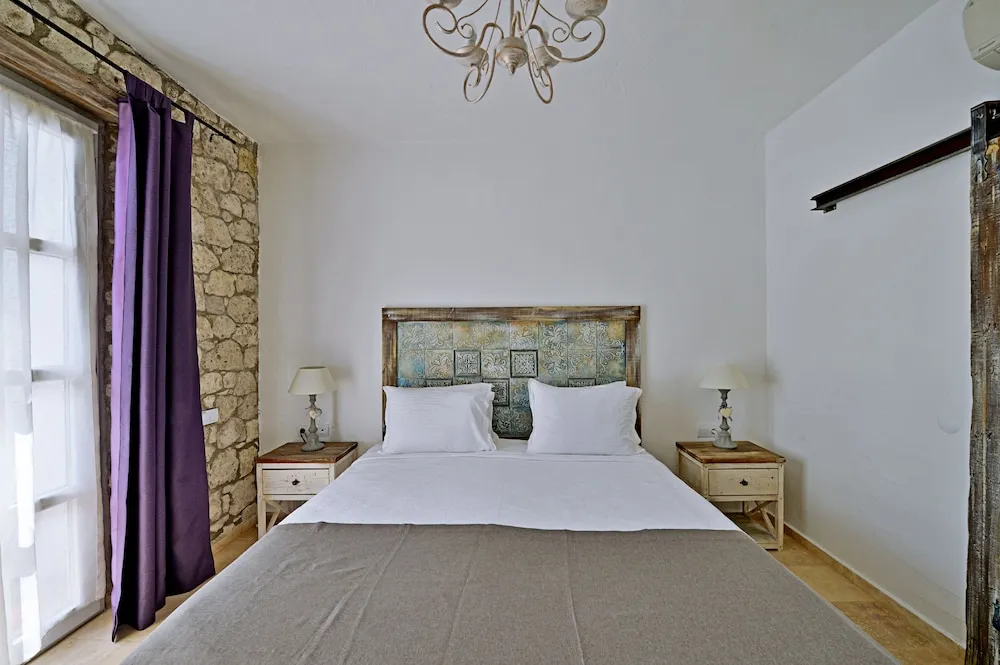 Classic Tek Büyük Yataklı Oda