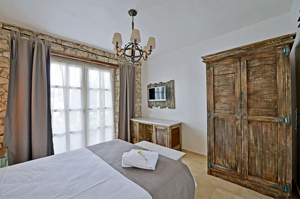 Classic Tek Büyük Yataklı Oda