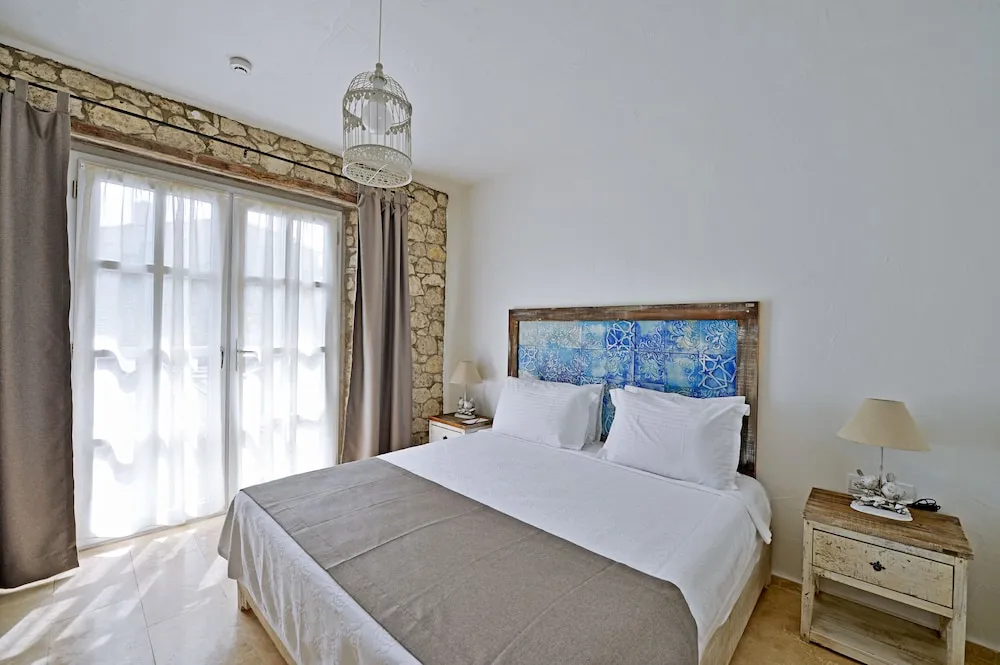 Classic Tek Büyük Yataklı Oda