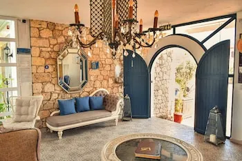 Bay C Hotel