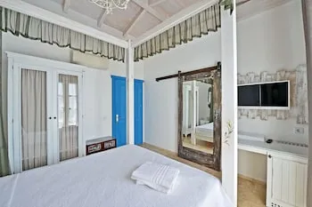 Bay C Hotel