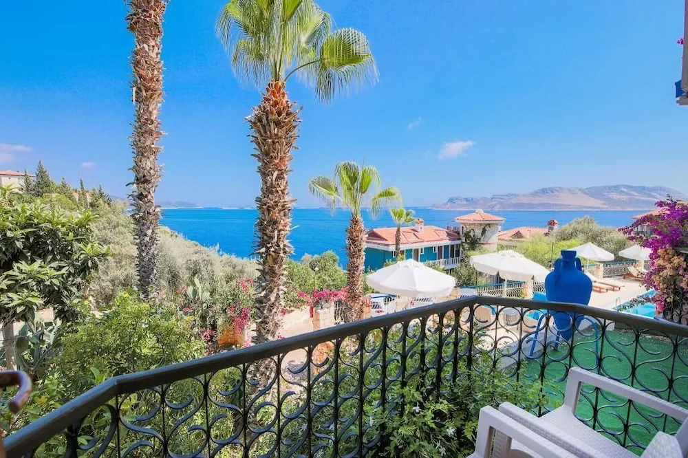 Deniz Manzarali Triple ( 3 kisilik ) Oda