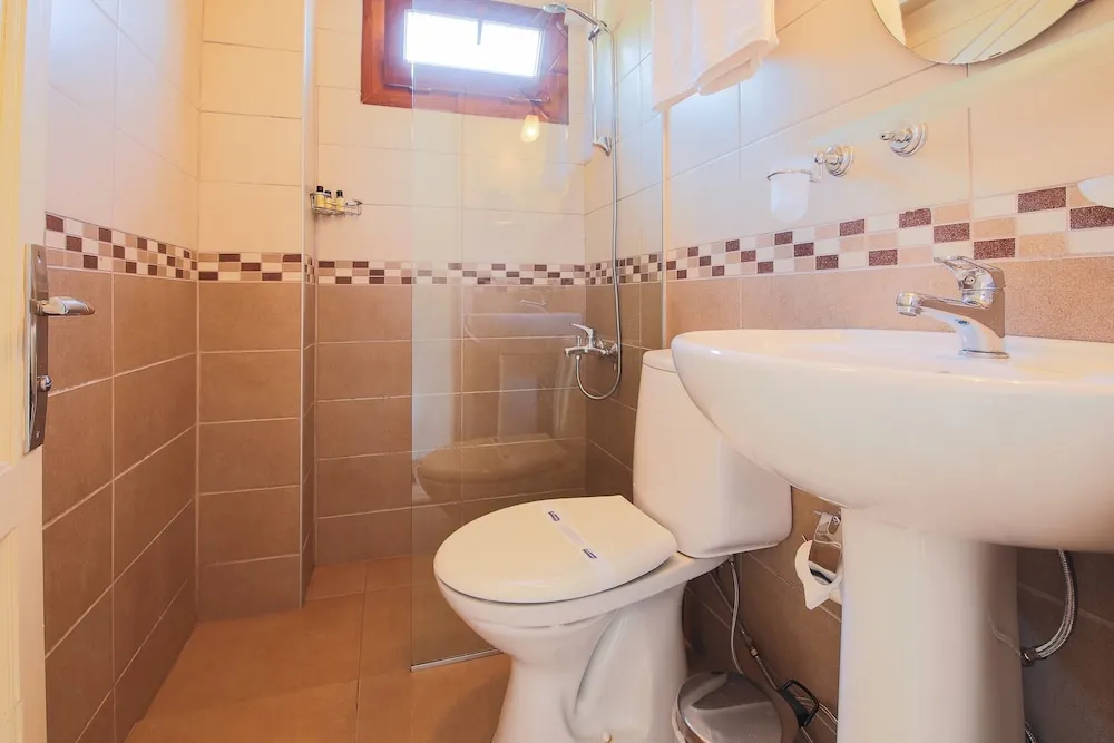 Tek Büyük veya İki Ayrı Yataklı Oda, Sigara İçilmez, Bahçe Manzaralı