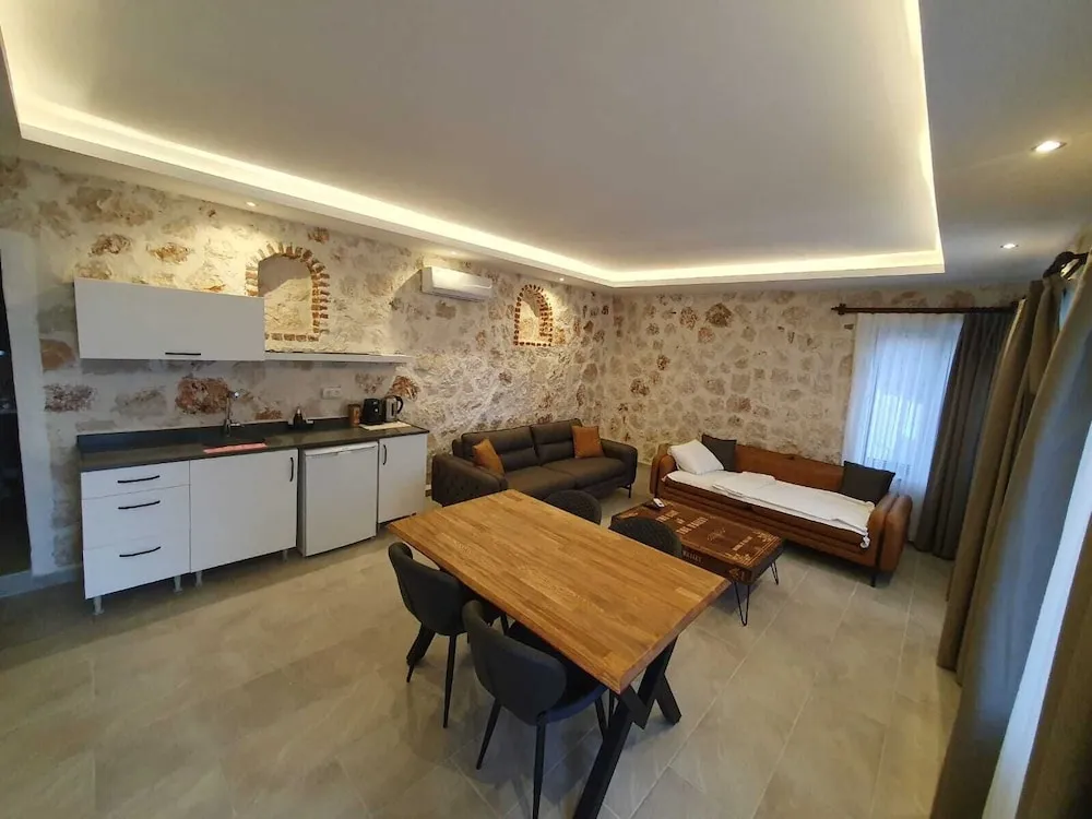 Tas Ev ( Stone House )