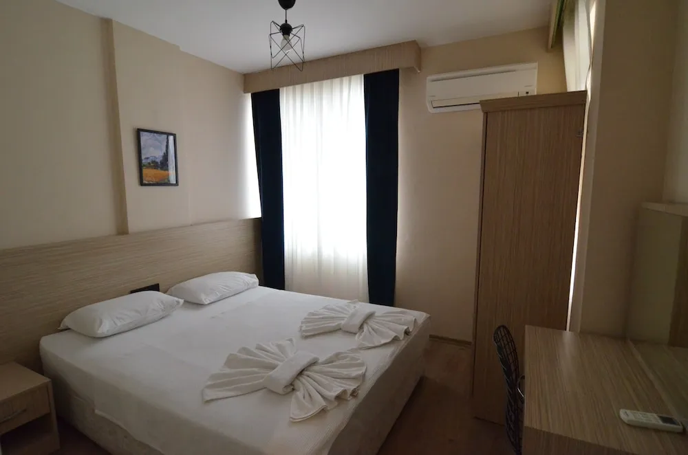 Standard Oda, Sigara İçilmez, Havuz Manzaralı