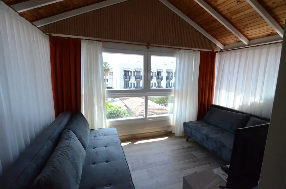 Standard Çatı Katı Süiti (Penthouse), Sigara İçilmez, Havuz Manzaralı