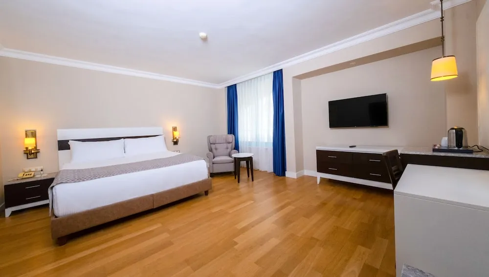 Pasha Suite