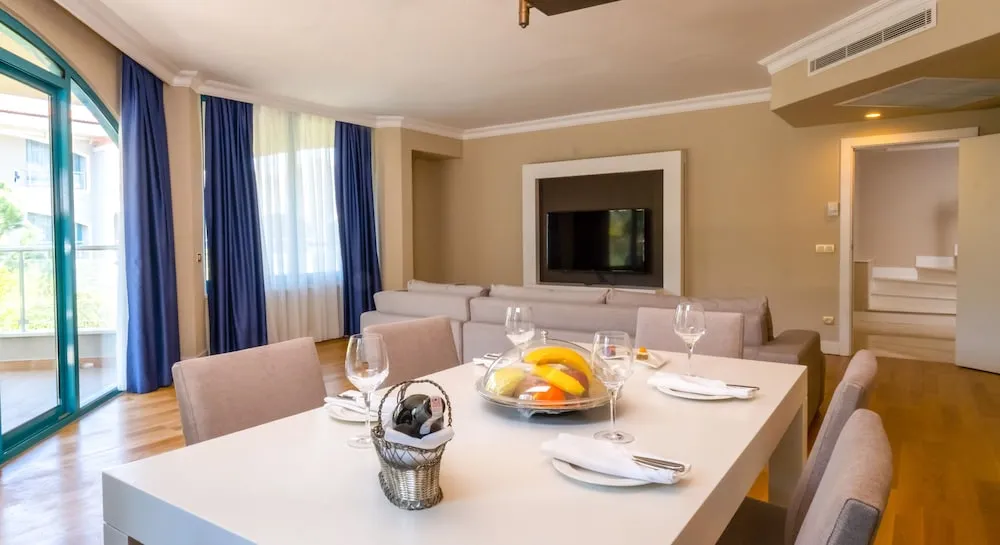 Pasha Suite