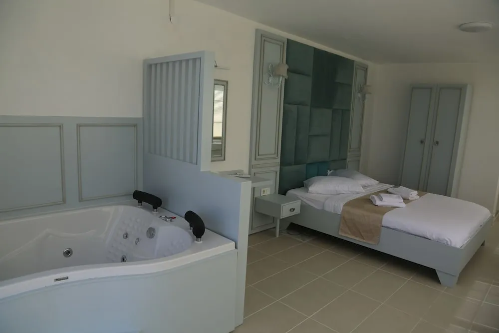 Oda, Sıcak Su Küveti, Deniz Manzaralı