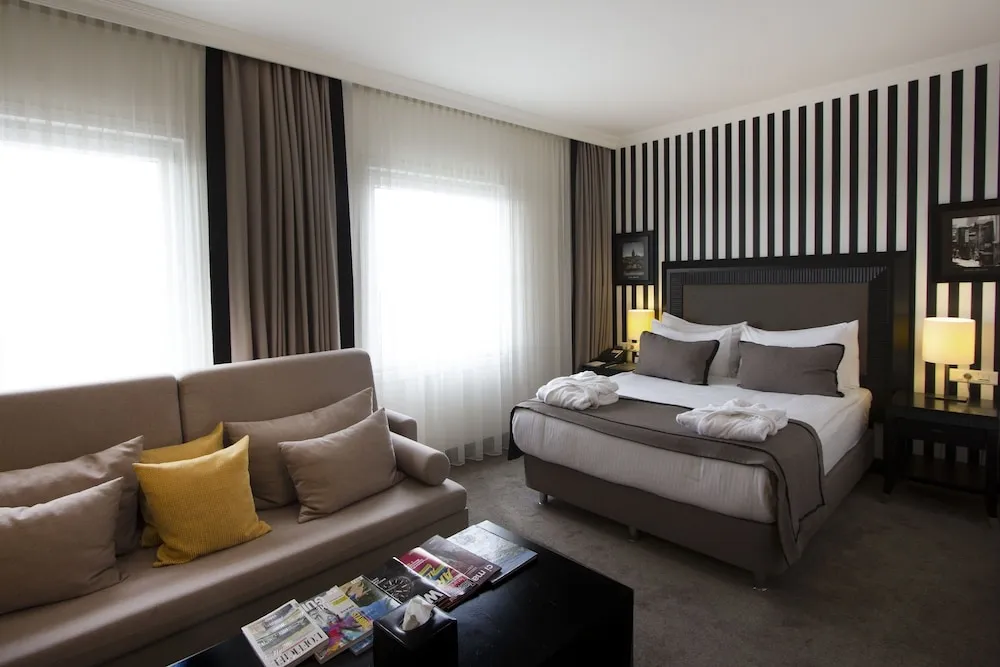 Grand Deluxe