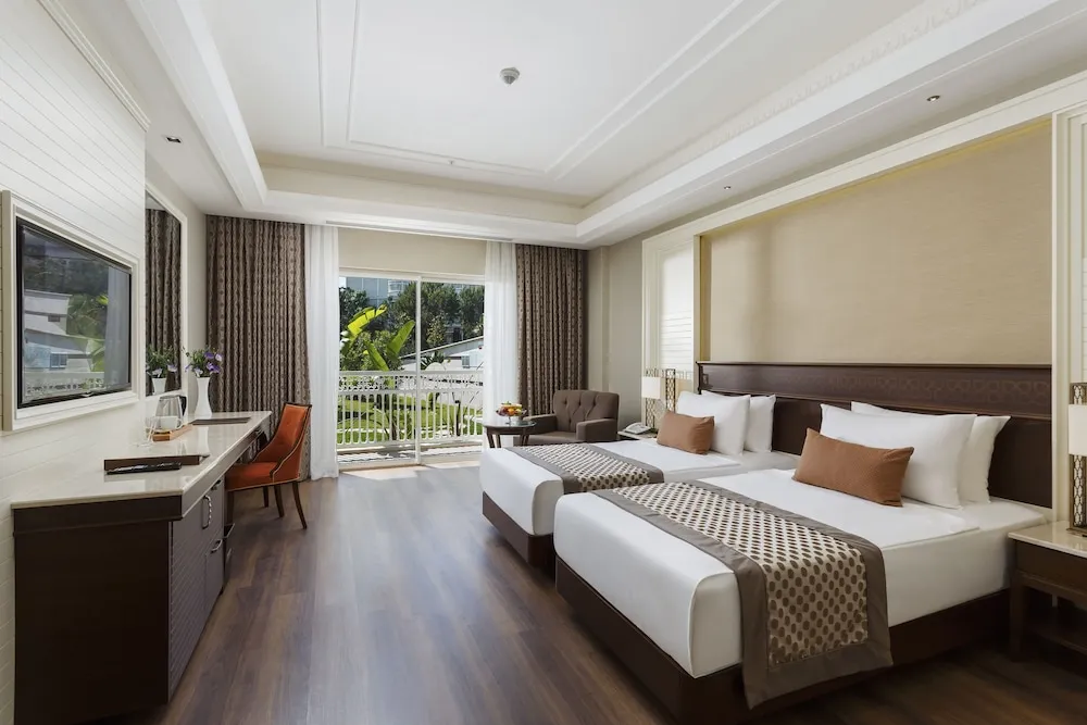 Deluxe Superior Family Room