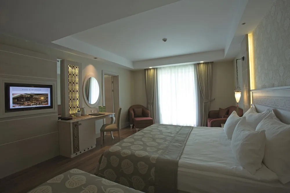 Deluxe Superior Family Room