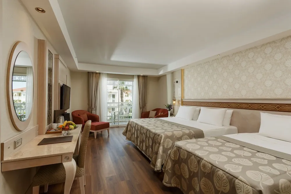 Deluxe Superior Family Room