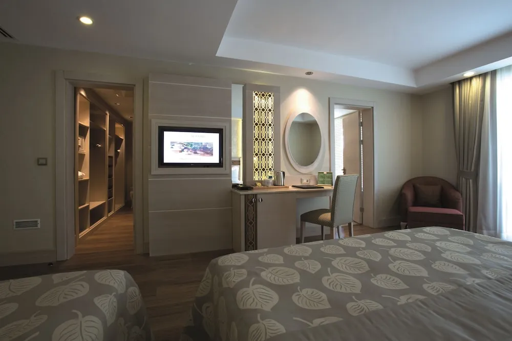 Deluxe Superior Family Room