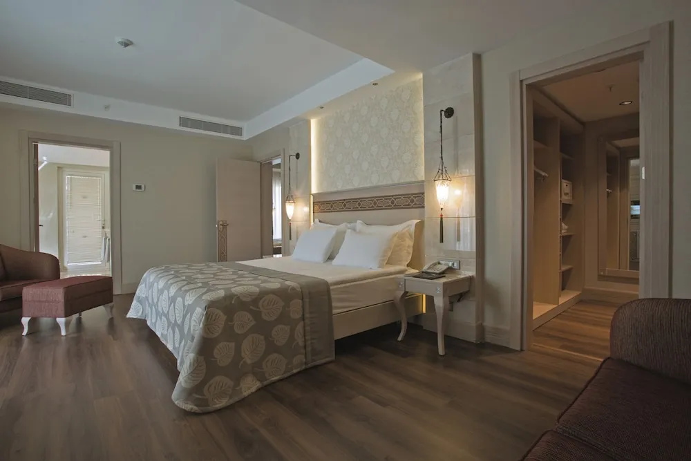 Deluxe Superior Family Room