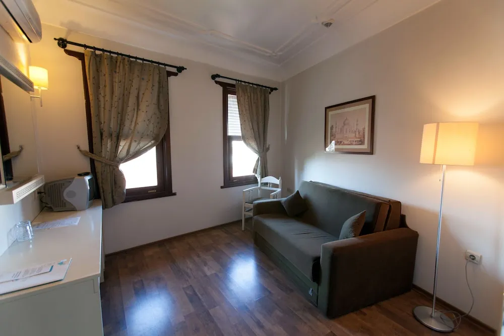 Family Room with Garden View