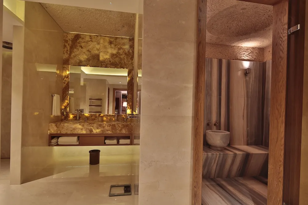 King Cave Suit with Spa Bath ( Aruru )