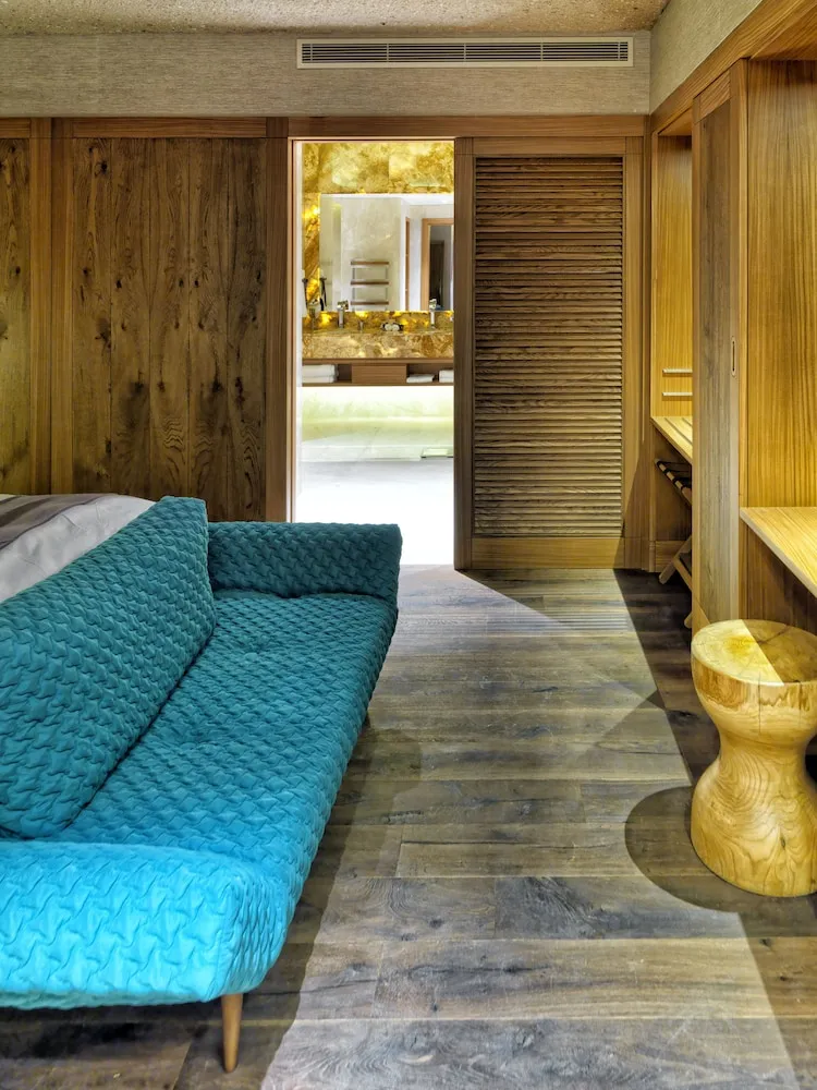 King Cave Suit with Spa Bath ( Aruru )