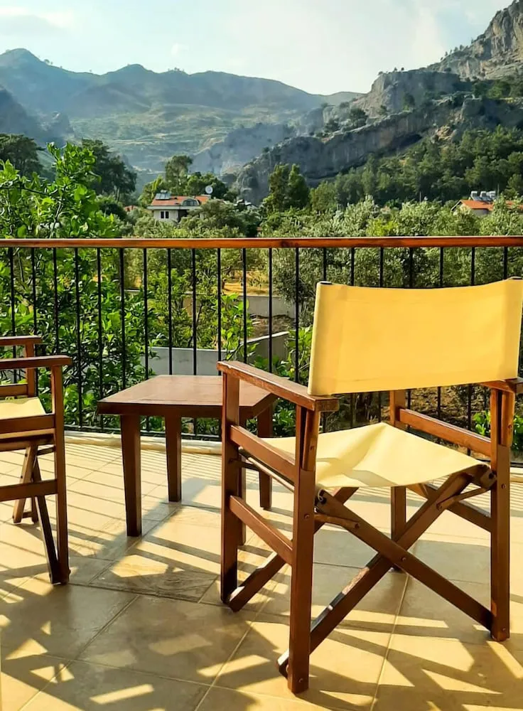 Çatı Katı Tek büyük veya Iki Ayrı Yataklı Oda