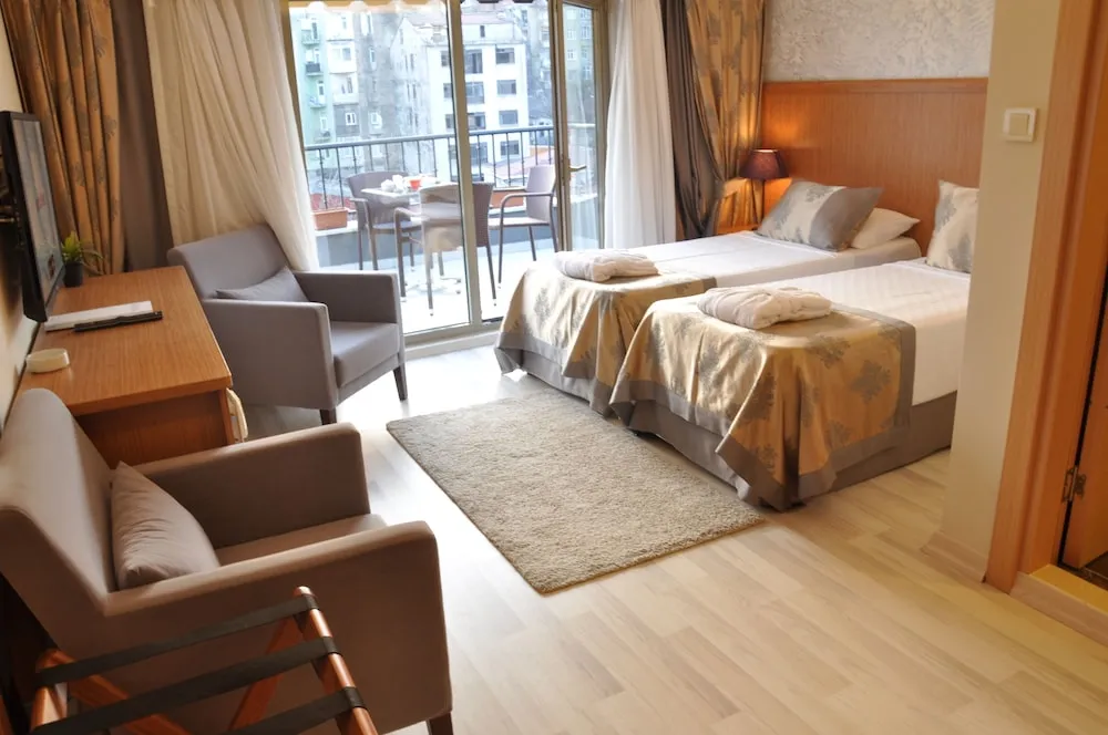 Deluxe Süit, Sigara İçilebilir, Balkon