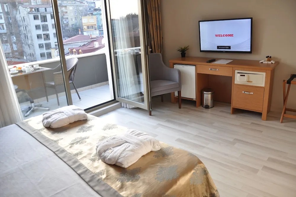Deluxe Süit, Sigara İçilebilir, Balkon