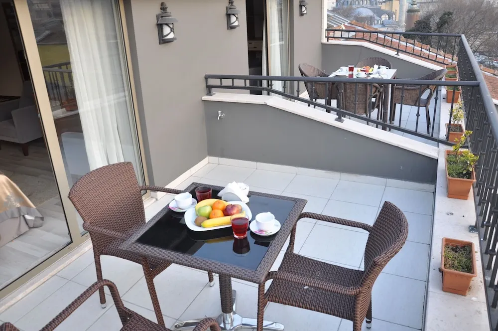 Deluxe Süit, Sigara İçilebilir, Balkon