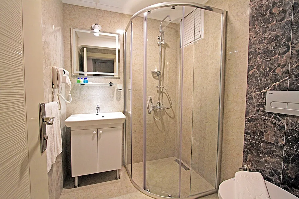 Standard Tek Büyük veya İki Ayrı Yataklı Oda