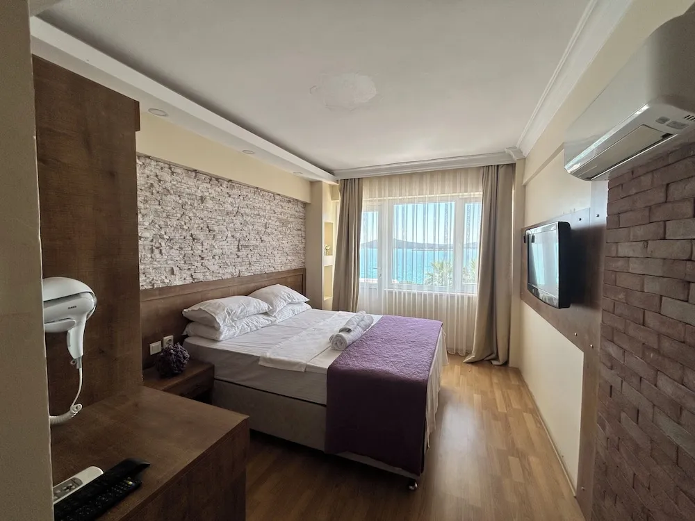 Tek Büyük Yataklı Oda, Kısmi Deniz Manzaralı