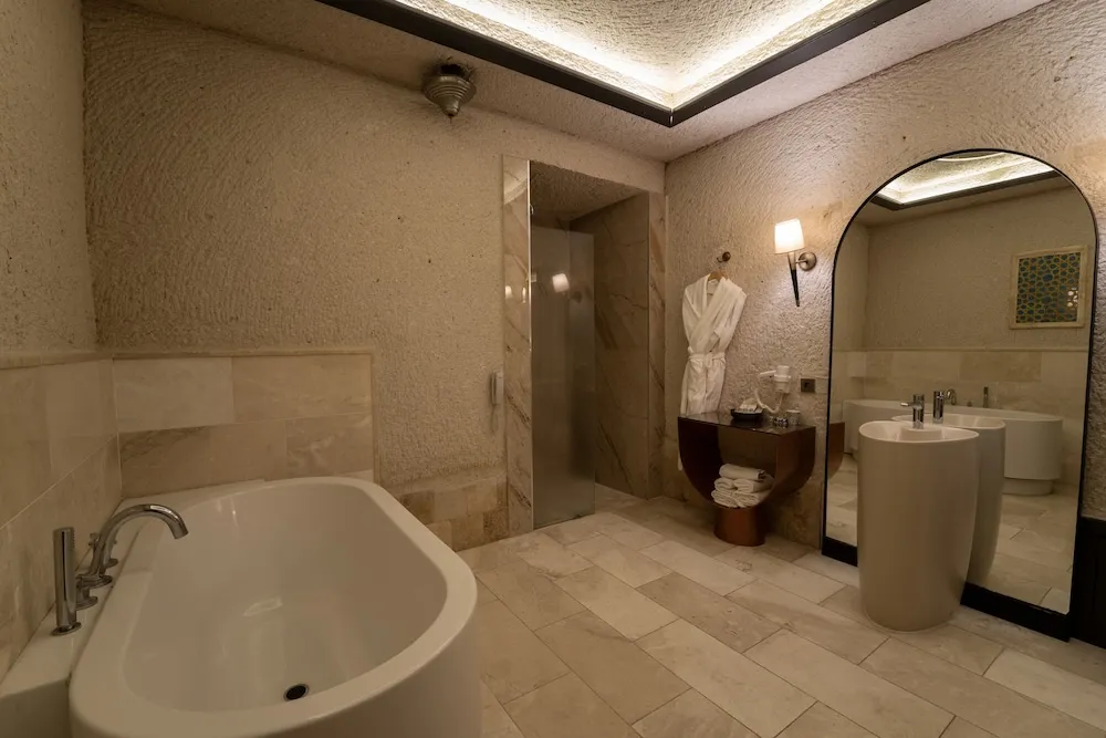Deluxe Cave Room