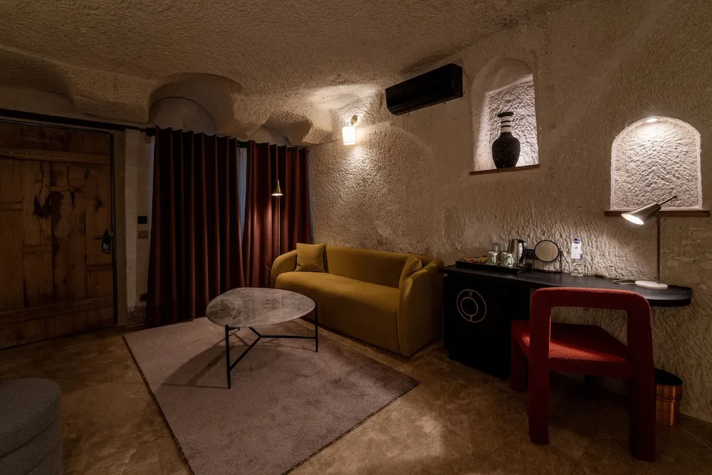 Deluxe Cave Room