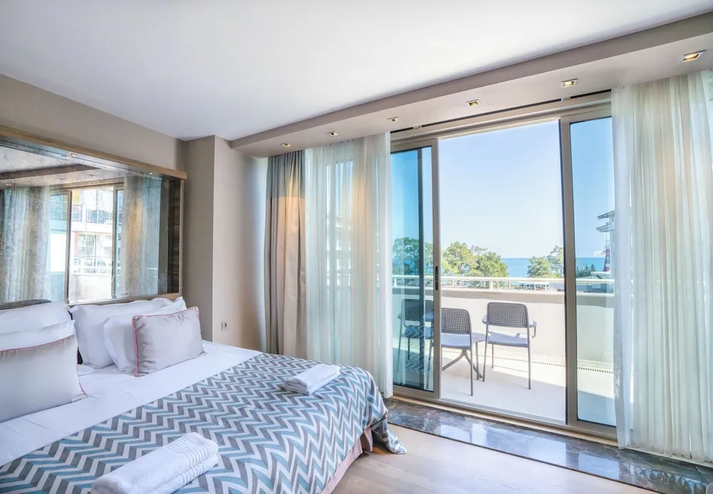 Deluxe Tek Büyük Yataklı Oda, Deniz Manzaralı