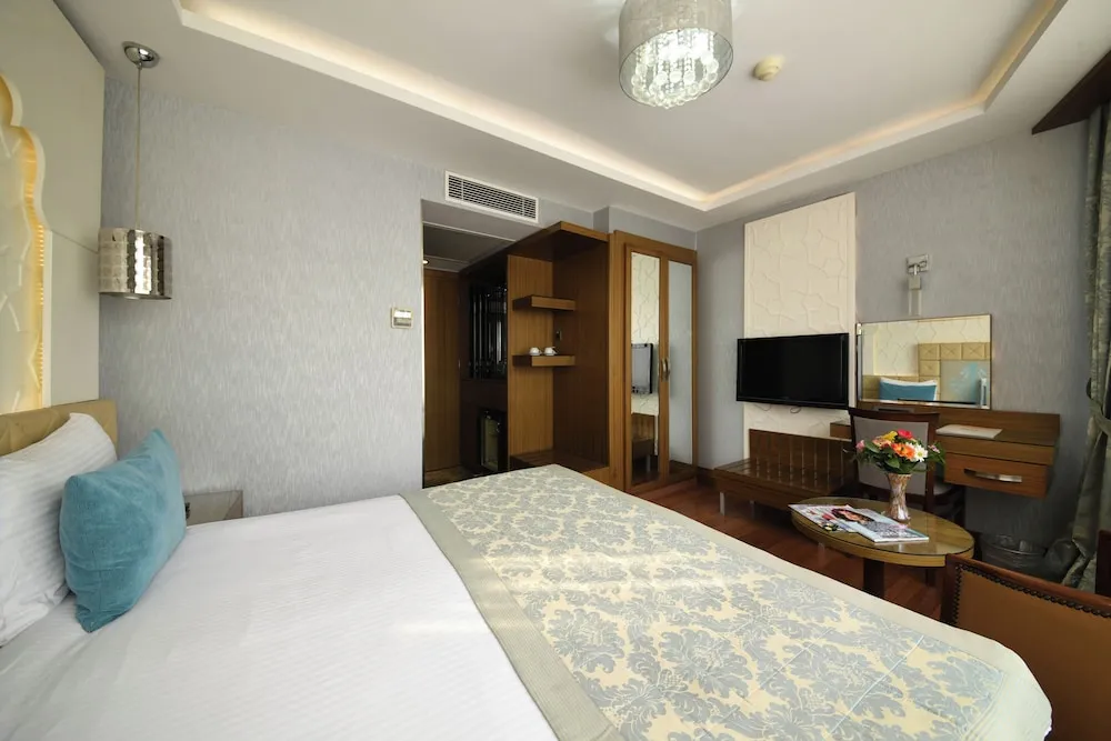 Superior Double or Twin Room City View