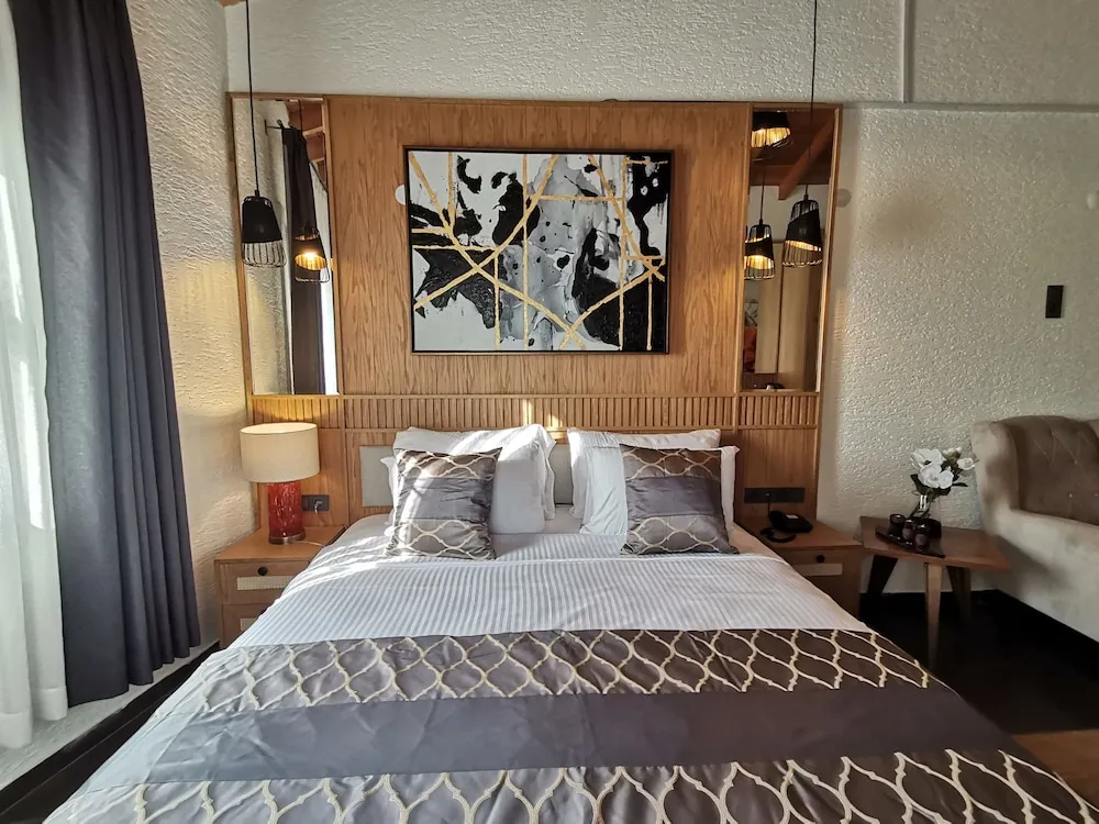 Corner Suite