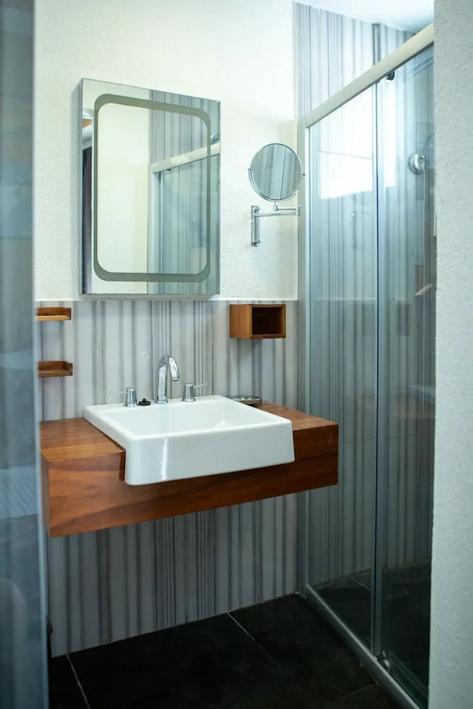Corner Suite