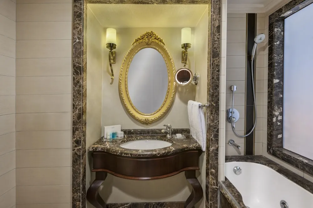 Suite with Queen Size Bed