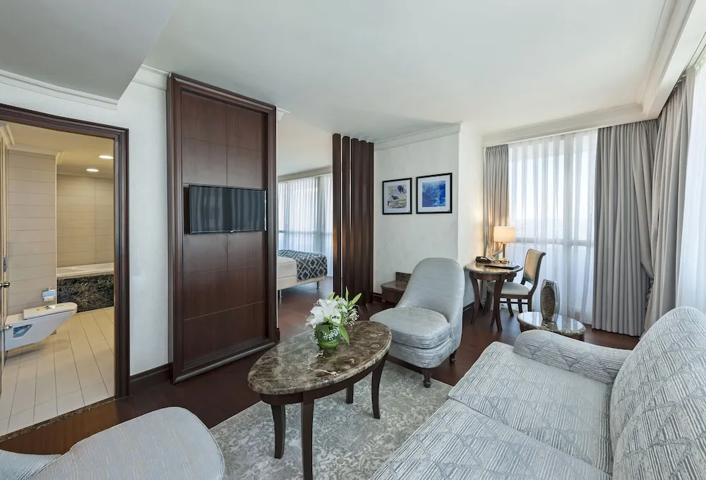 Junior Suite with Queen Size Bed