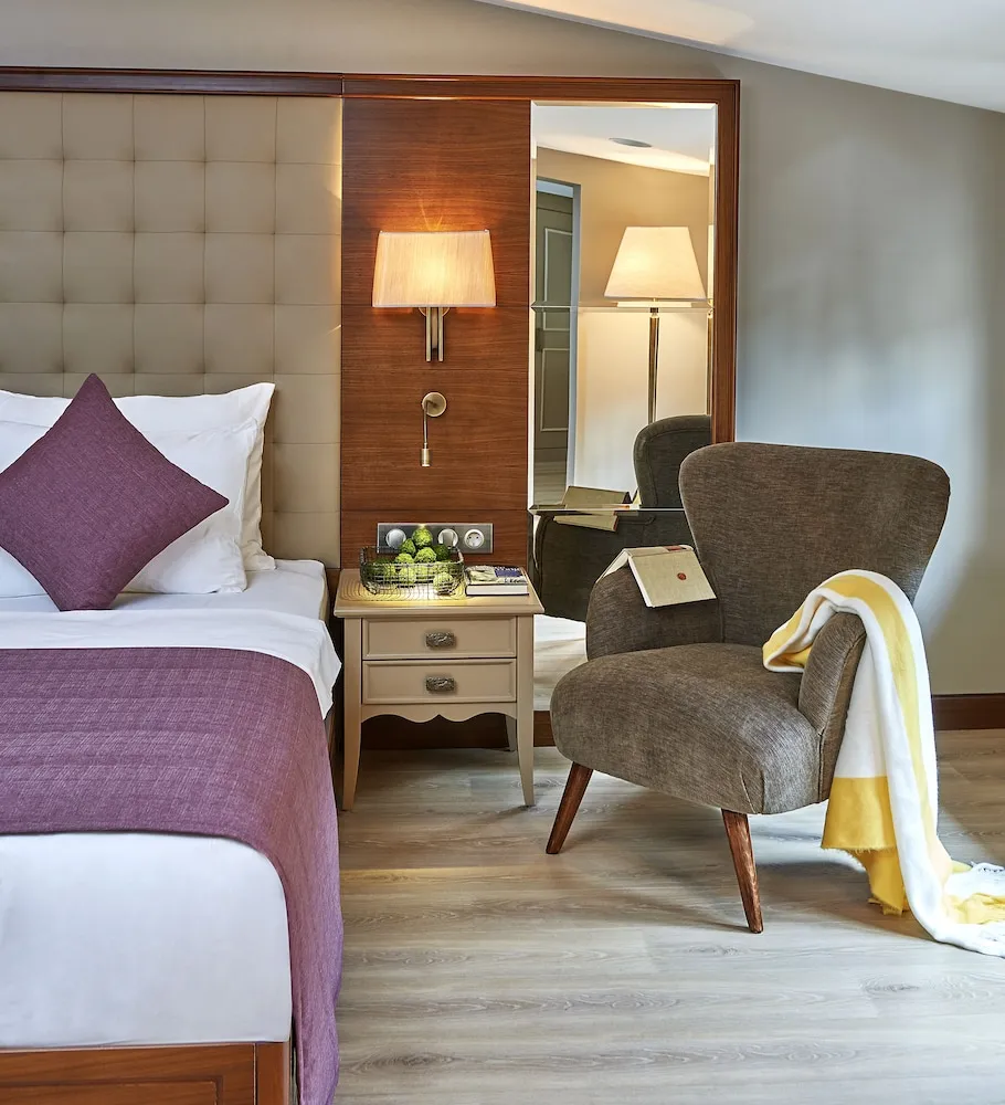 Penthouse King Suite With City View (Sauna & Hot Tub)