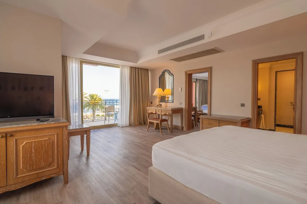 Main Building Deluxe Suite Sea View