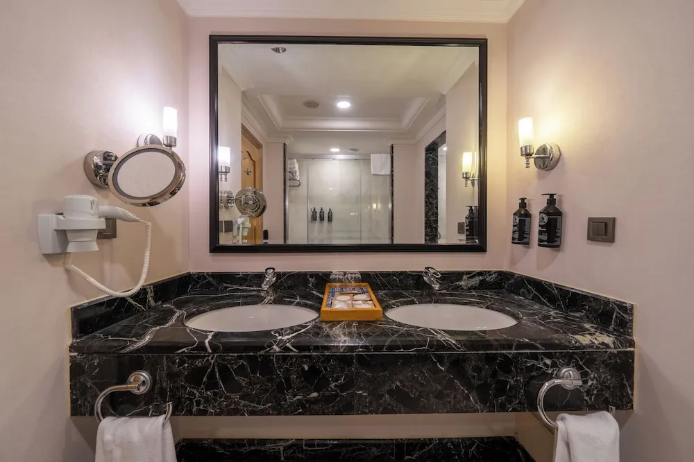 Main Building Deluxe Suite Sea View