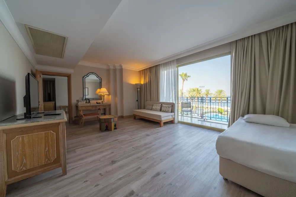 Main Building Deluxe Suite Sea View