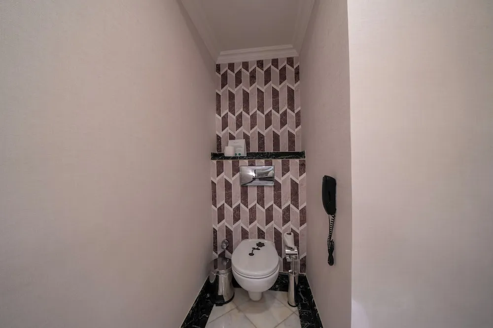 Main Building Deluxe Suite Land View