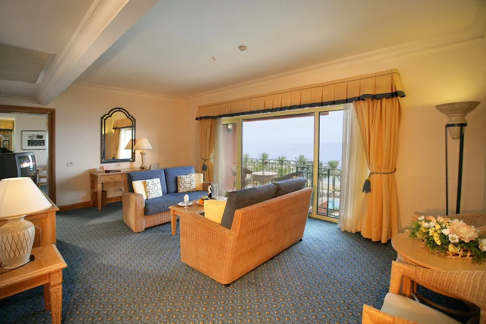 Main Building Junior Suite Land View