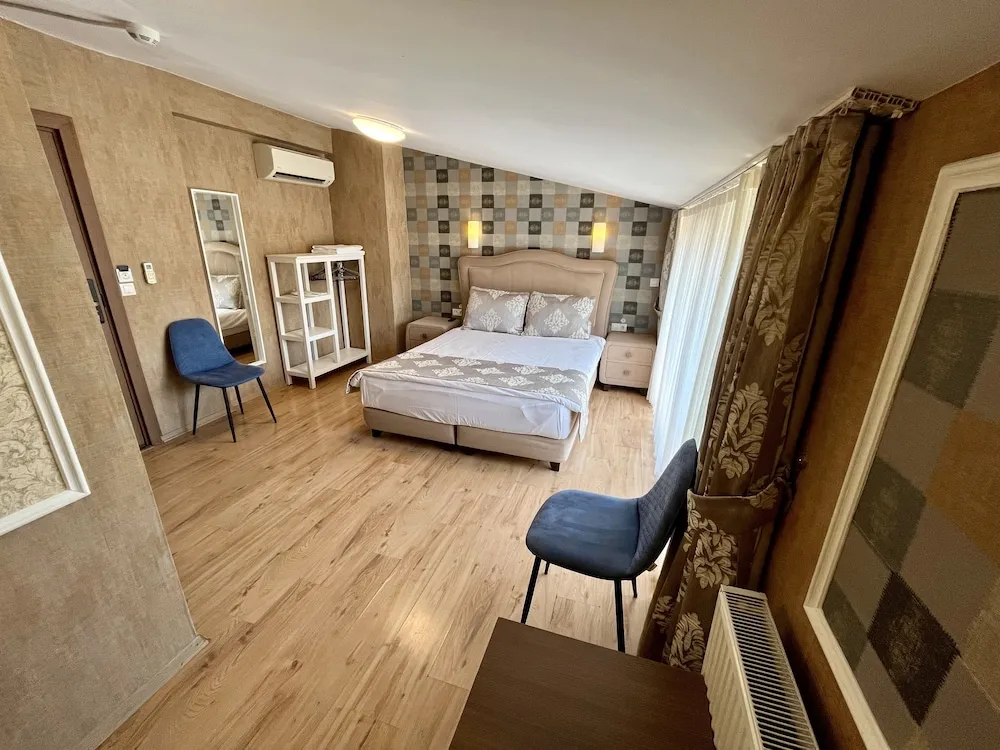 Tek Büyük Yataklı Oda, Balkon