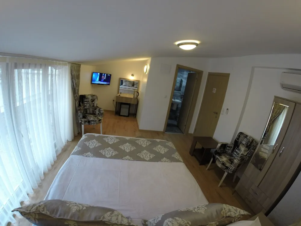 Tek Büyük Yataklı Oda, Balkon