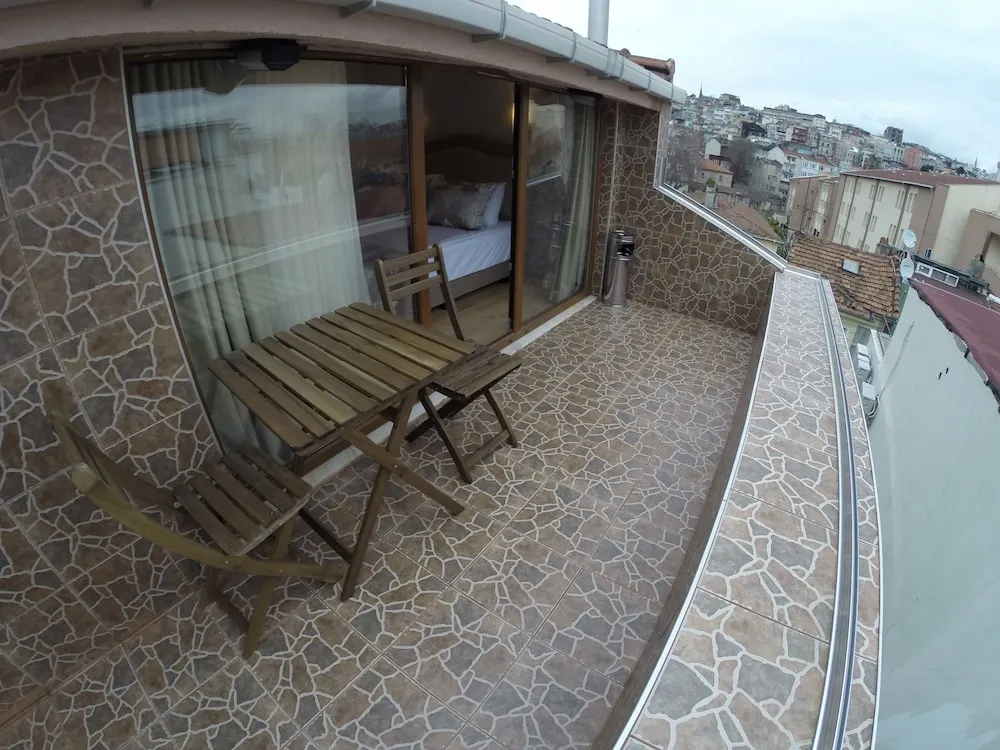 Tek Büyük Yataklı Oda, Balkon