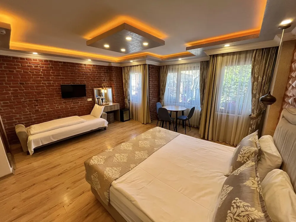 Deluxe Üç Kişilik Oda