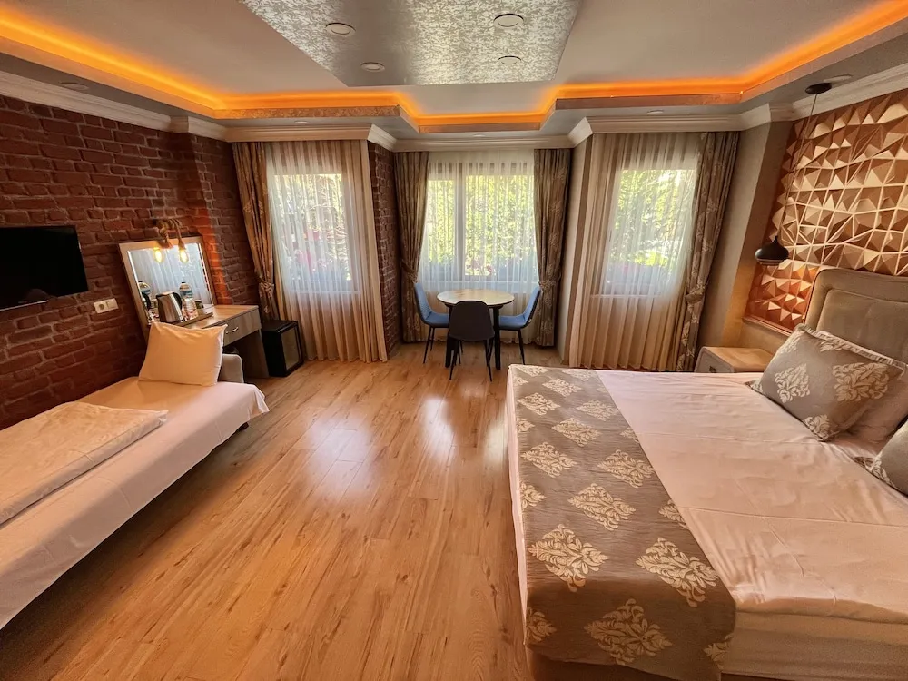 Deluxe Üç Kişilik Oda