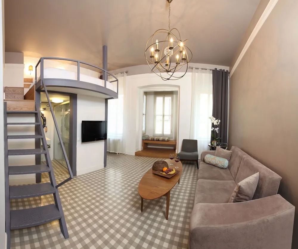 Çatı Katı (Loft)