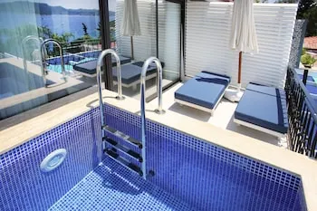 Nur Beach Hotel